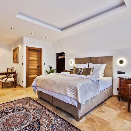 Brezno Central Apartments Bagian luar foto