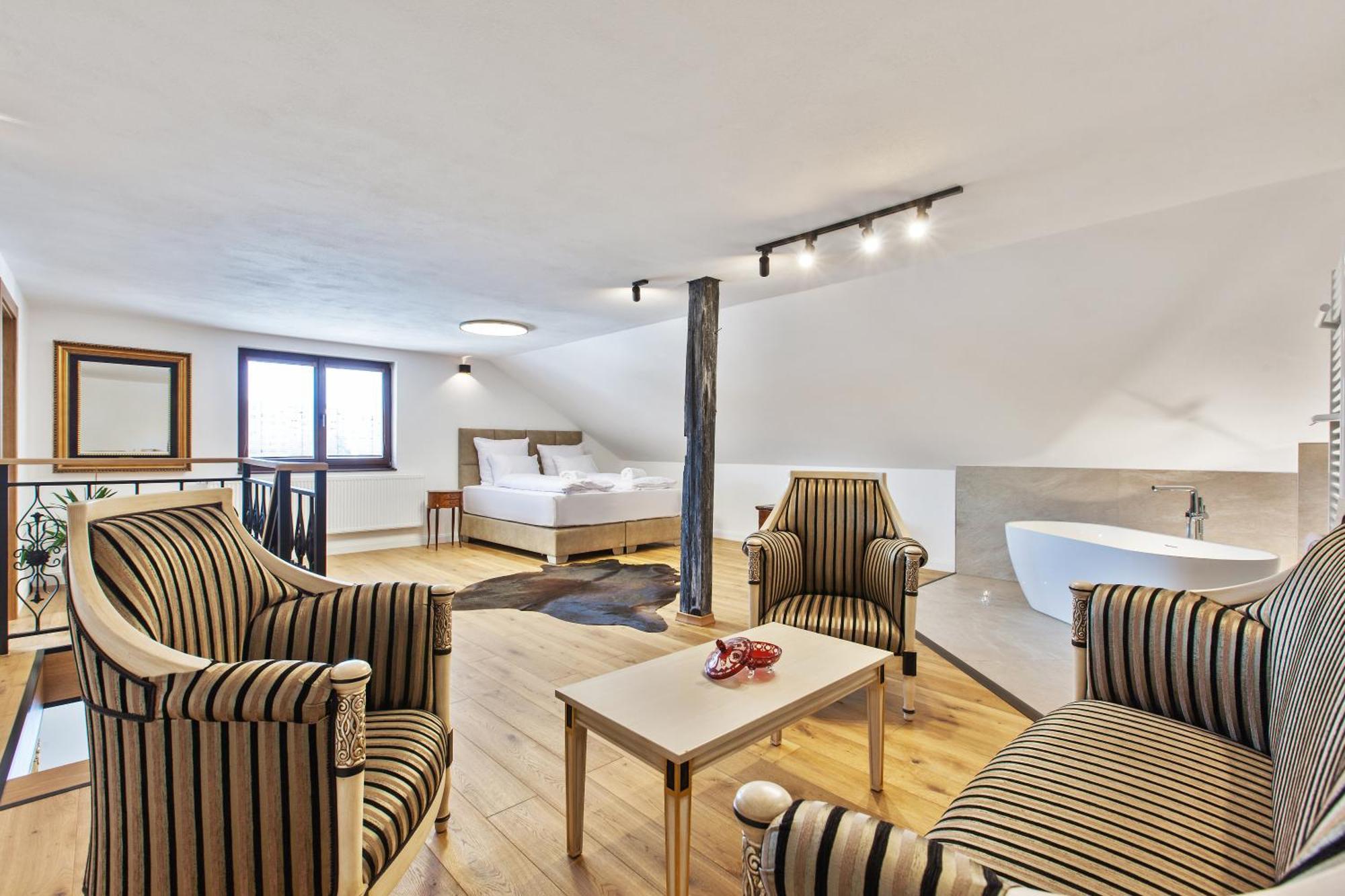 Brezno Central Apartments Bagian luar foto
