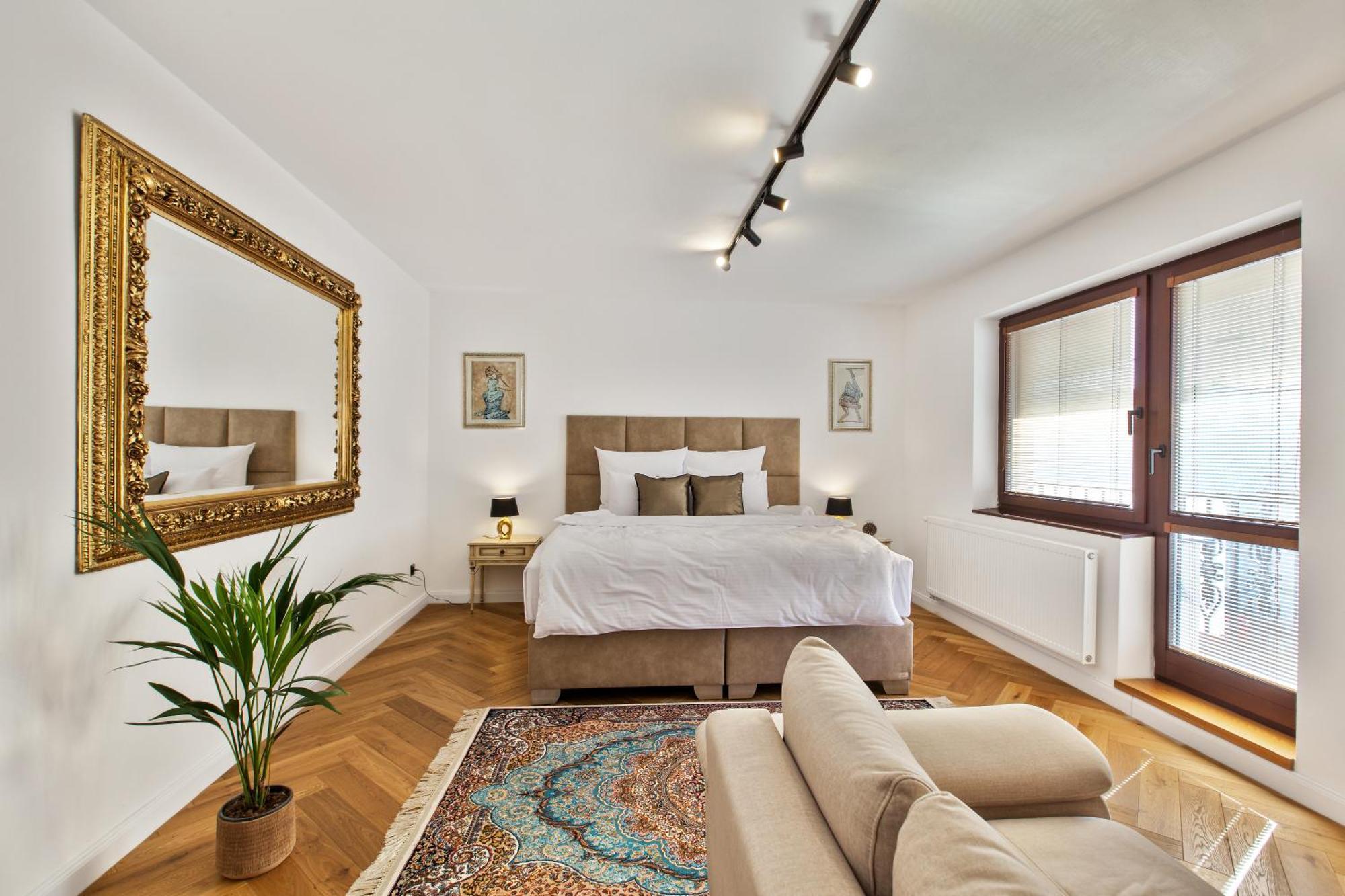 Brezno Central Apartments Bagian luar foto