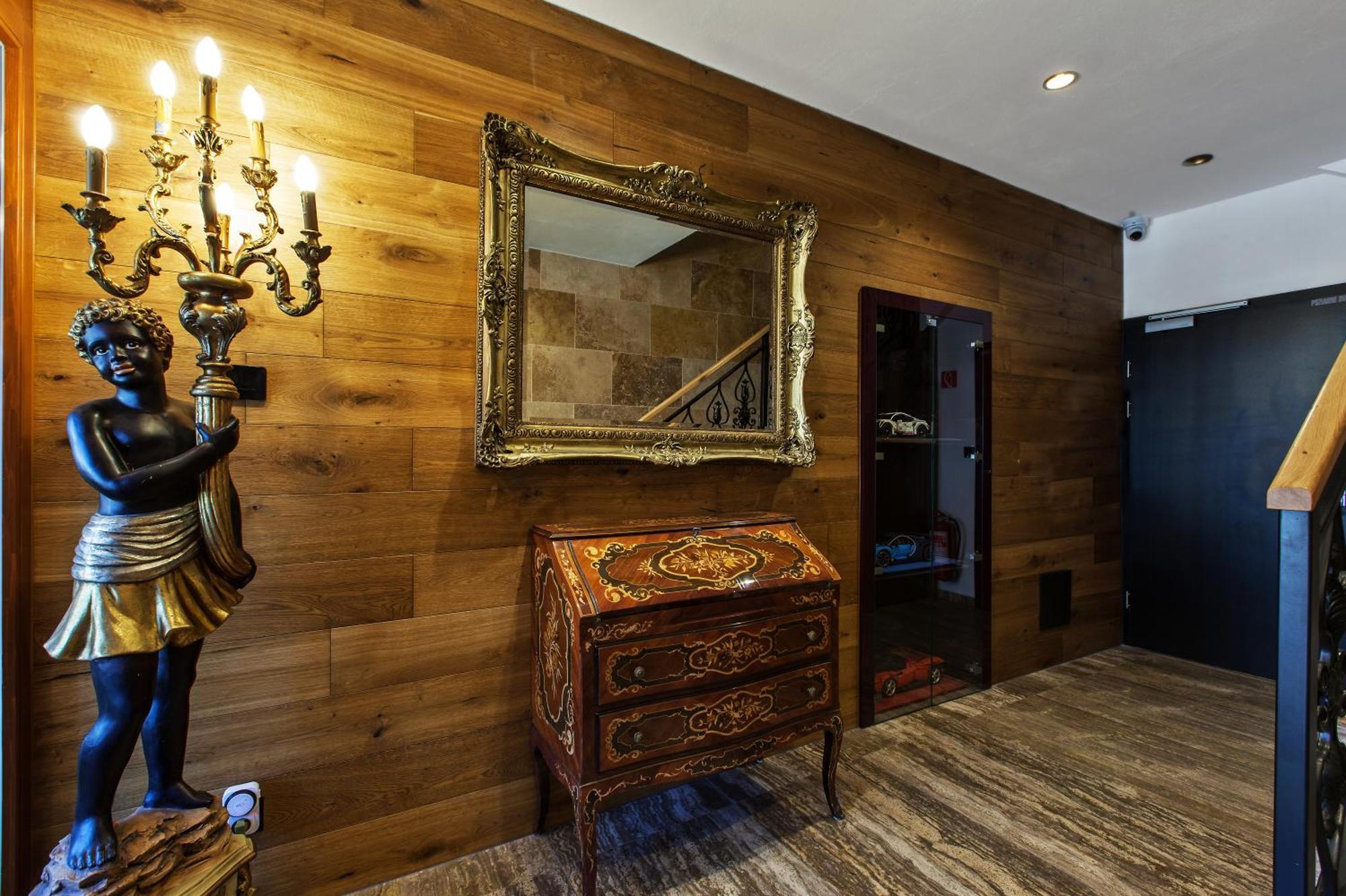 Brezno Central Apartments Bagian luar foto