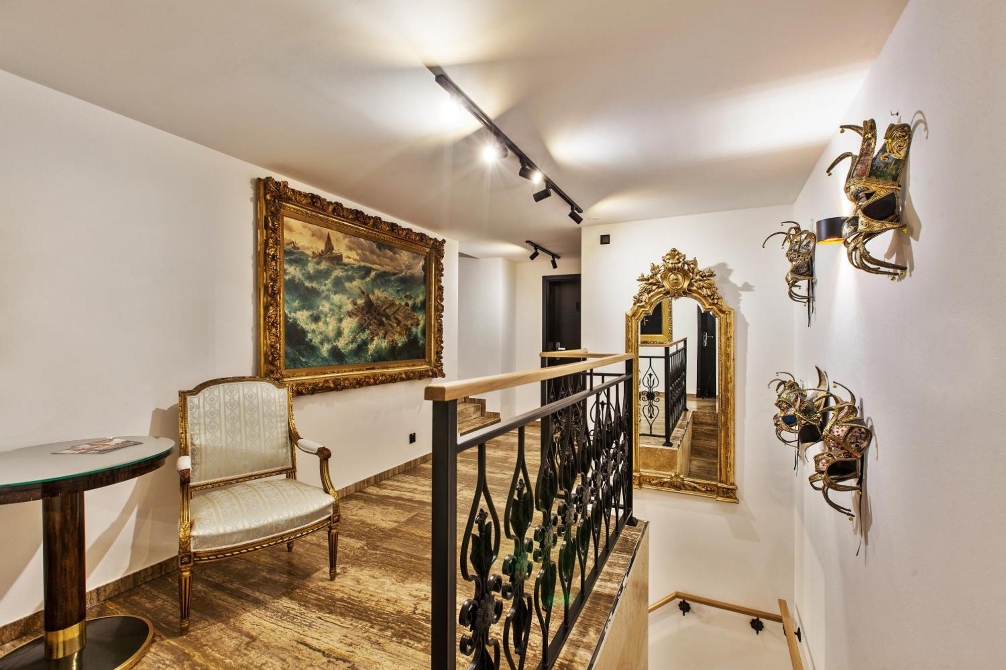 Brezno Central Apartments Bagian luar foto
