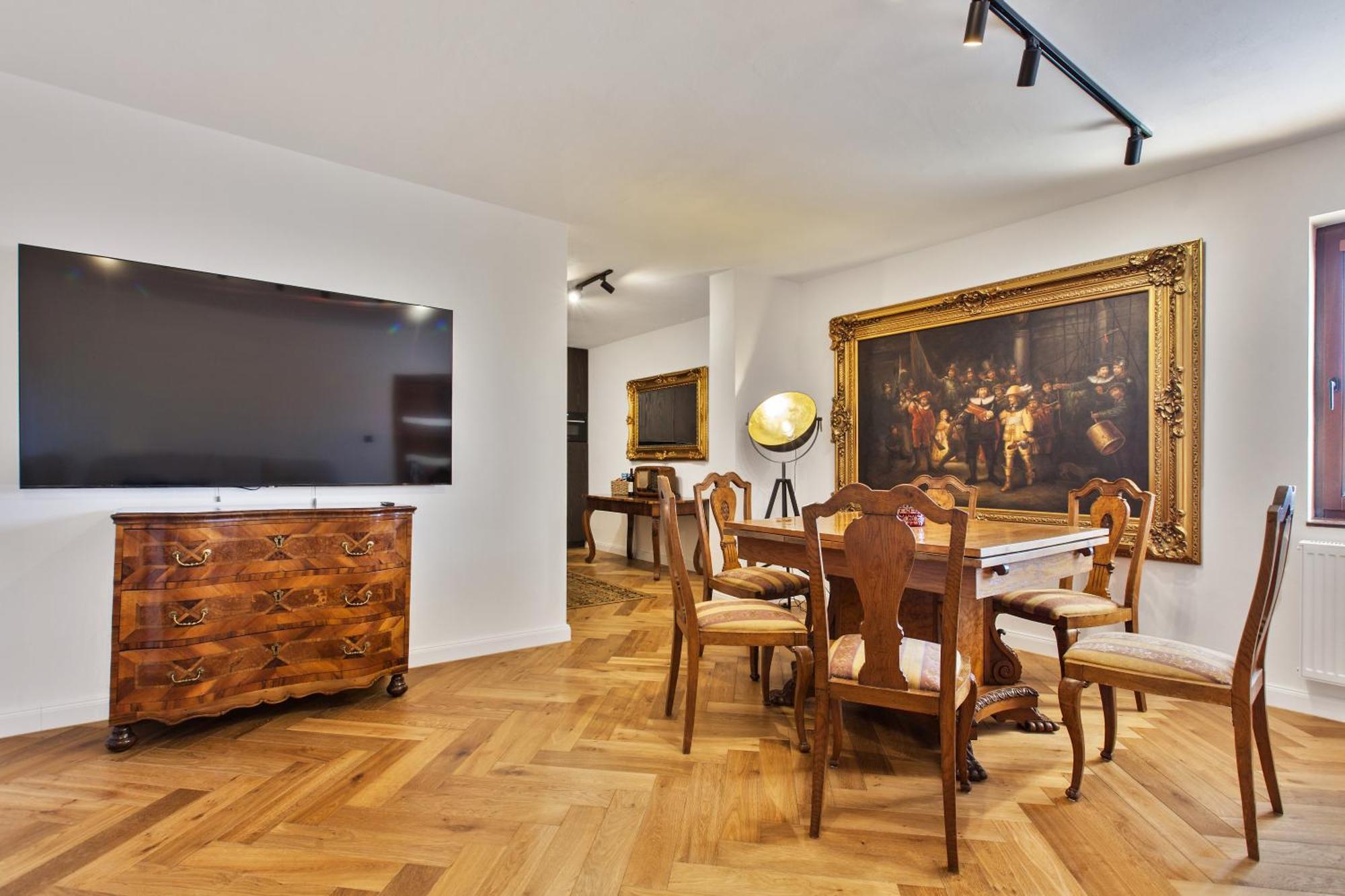 Brezno Central Apartments Bagian luar foto
