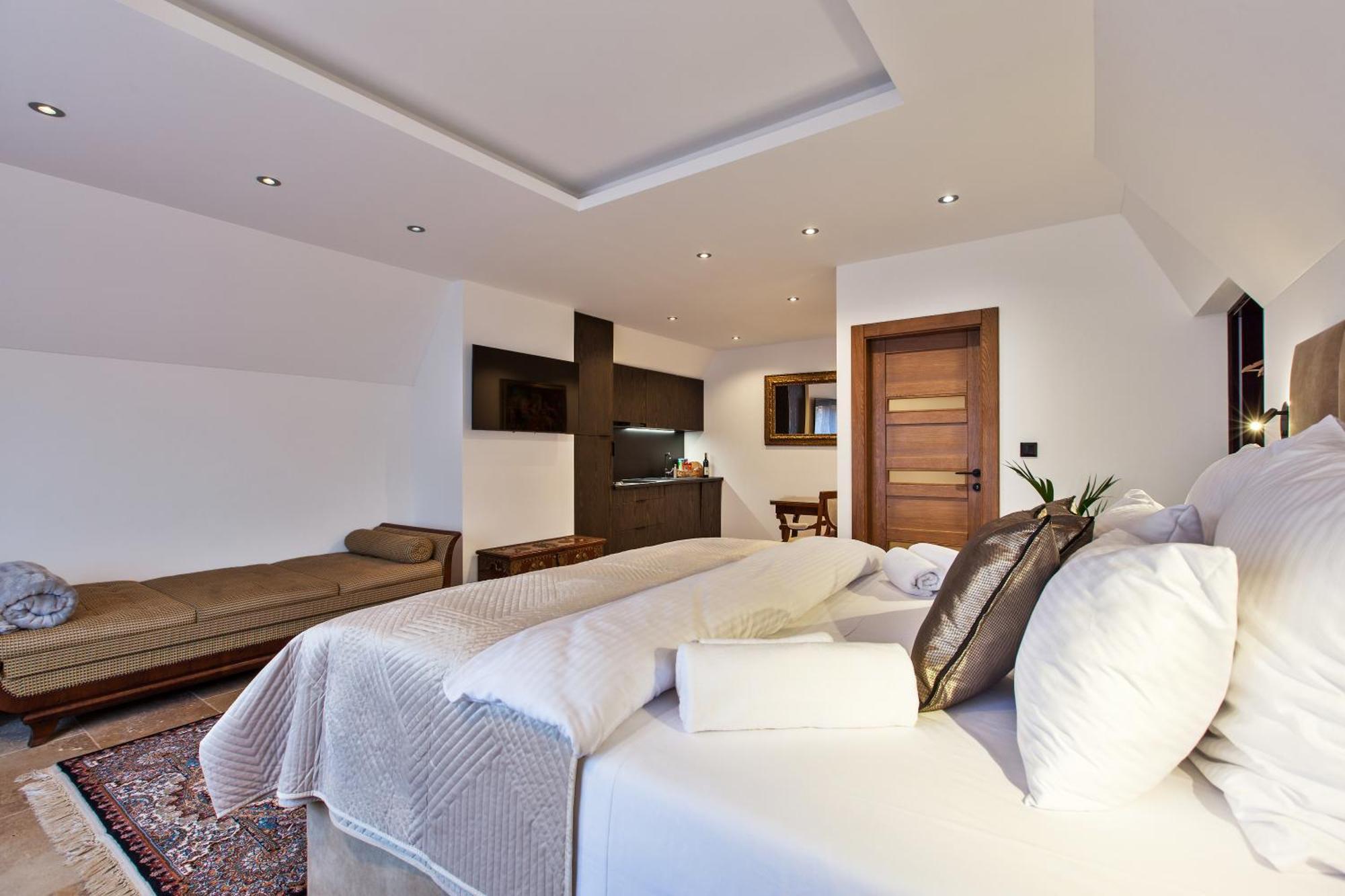 Brezno Central Apartments Bagian luar foto